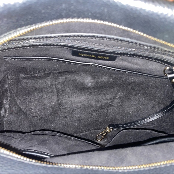 MICHAEL KORS Large Rollins Pebbled Leather Satchel - Picture 15 of 16